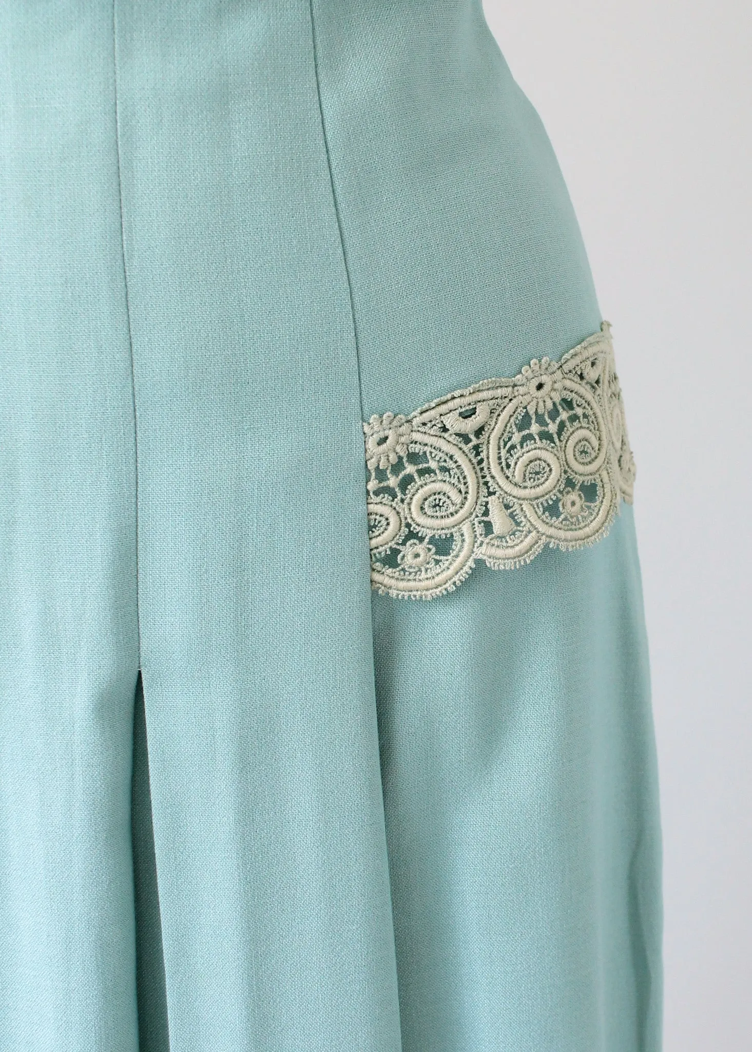 Vintage 1940s Minty Minx Modes Day Dress